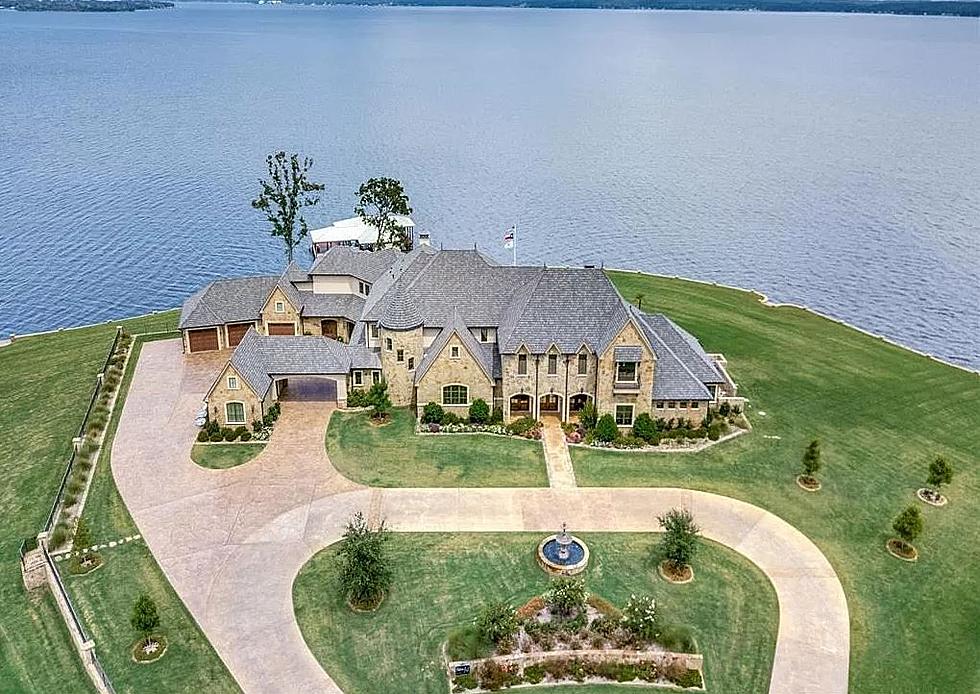 Magnificent Lake Palestine Dream Home Has It&#8217;s Own Helipad